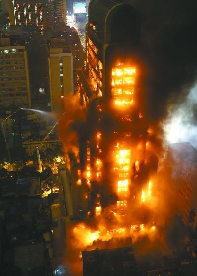 广州烂尾楼发生火灾32层全烧空