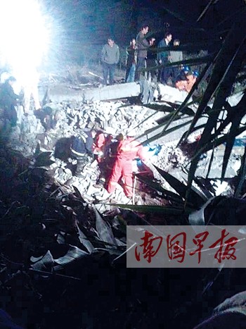 平南县丹竹镇村民私自加盖楼房 房屋坍塌儿子死亡