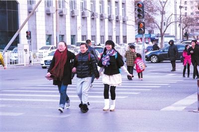 北京整治"中国式过马路"