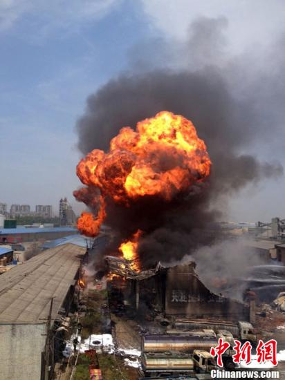武汉市东西湖一化工厂爆炸