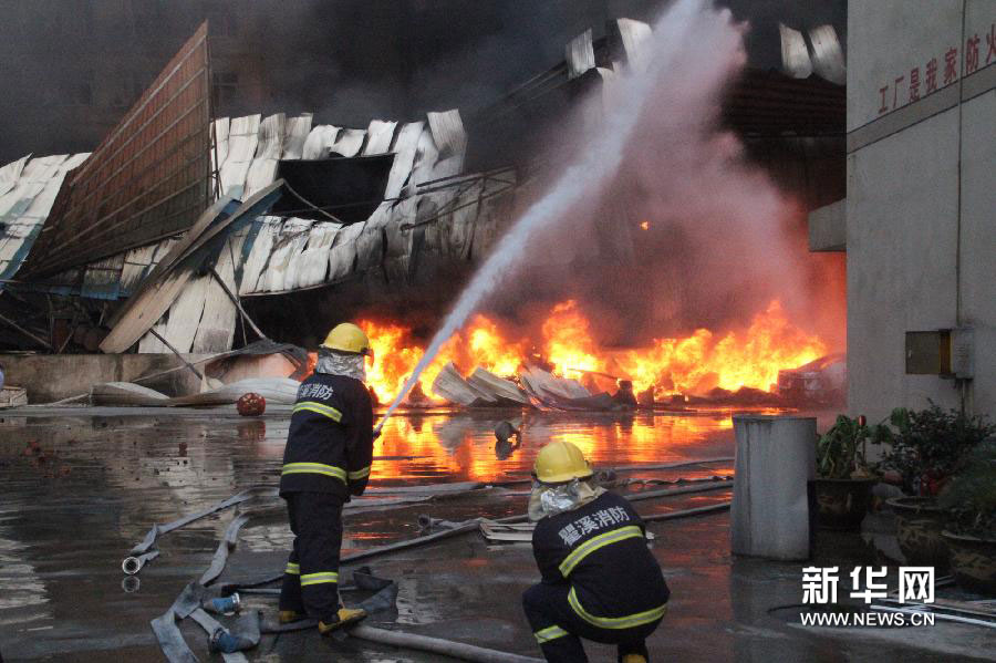 温州瓯海区两工厂火灾五死一伤