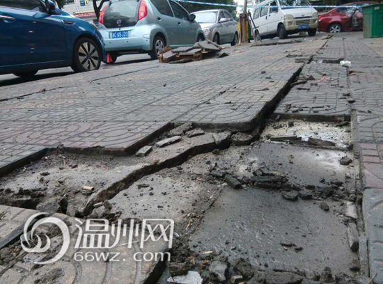 温州一人行道窨井突发爆炸 井盖被炸碎致1人伤