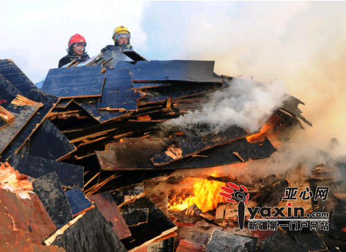 乌鲁木齐市小地窝堡一木材厂大火烧了六小时