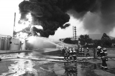 平顶山一化工厂储油罐发生爆炸