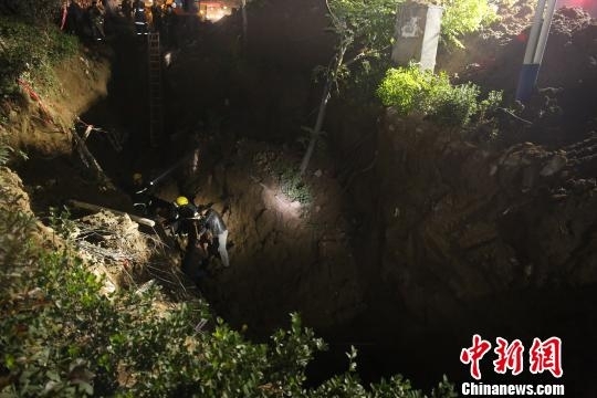 河南鹤壁一市政工地发生坍塌事故