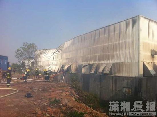 长沙中南汽车世界仓库突发火灾 过火面积800平米