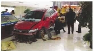 司机酒后驾车撞进门诊大厅 未造成人员伤亡