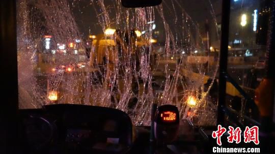 杭州公交车发生追尾事故 已致多人受伤