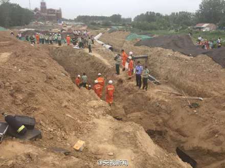 郑州工地发生机坑坍塌事故 2人死亡1人被埋