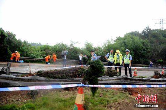 沪昆高速公路潭邵段事故致22人死亡 13人受伤