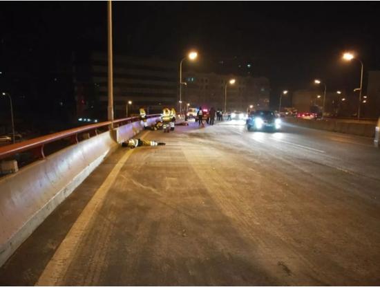哈尔滨网约车撞倒多名环卫工 致5死2伤