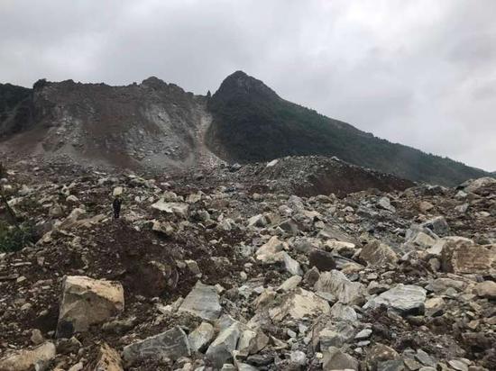 贵州毕节发生山体垮塌 已致1人遇难37人失踪