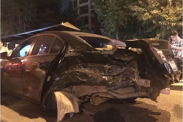 4死13伤 杭州撞人事件失控的是人还是车？