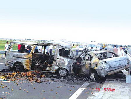 嘉安高速玉门境内两车相撞7人死亡