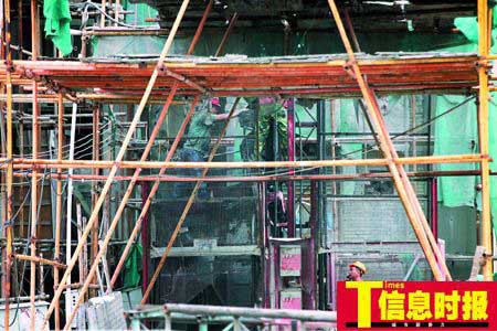 广州在建楼盘升降机坠下20楼3人重伤(组图)