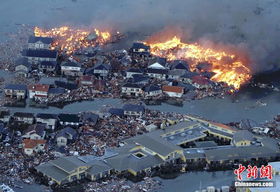 洪水大火同时袭击灾区 宫城大面积房屋被毁