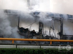 成都公交车燃烧事故25人亡76人伤