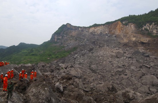 图文：山体垮塌现场