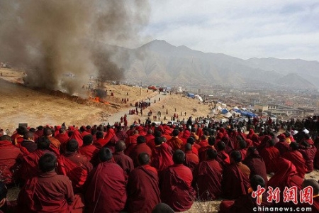 青海政府解释藏族遇难者火葬原因