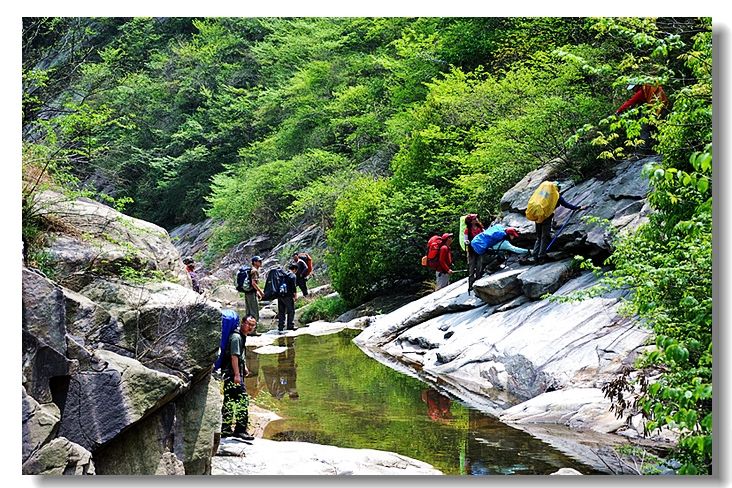 【行车路线:出信阳入应山公路25公里(过谭家河大桥2公里)处浉河港